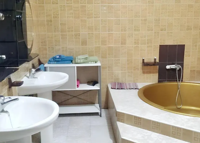 Spacious In 130 M² With Balcony And View * Cadix